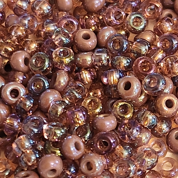 48 grams of Rainbow Transparent Amethyst AB 8/0 Japanese seed beads. - Picture 5 of 6